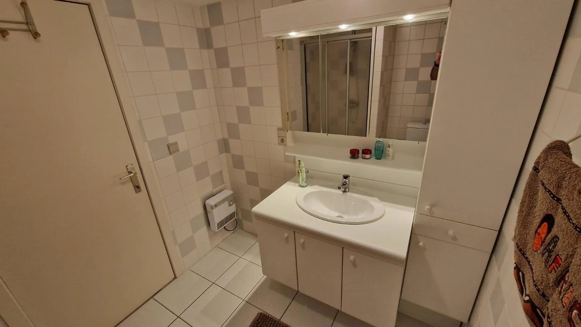 Very Large Duplex 4-Bedroom Apartment Less Than 5 Minutes From The Sea! T46 Ostend Belgium