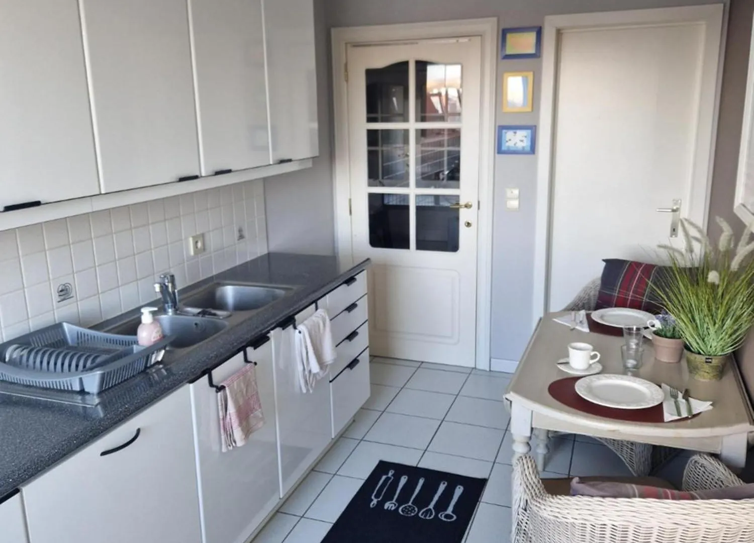 Very Large Duplex 4-Bedroom Apartment Less Than 5 Minutes From The Sea! T46 Ostend
