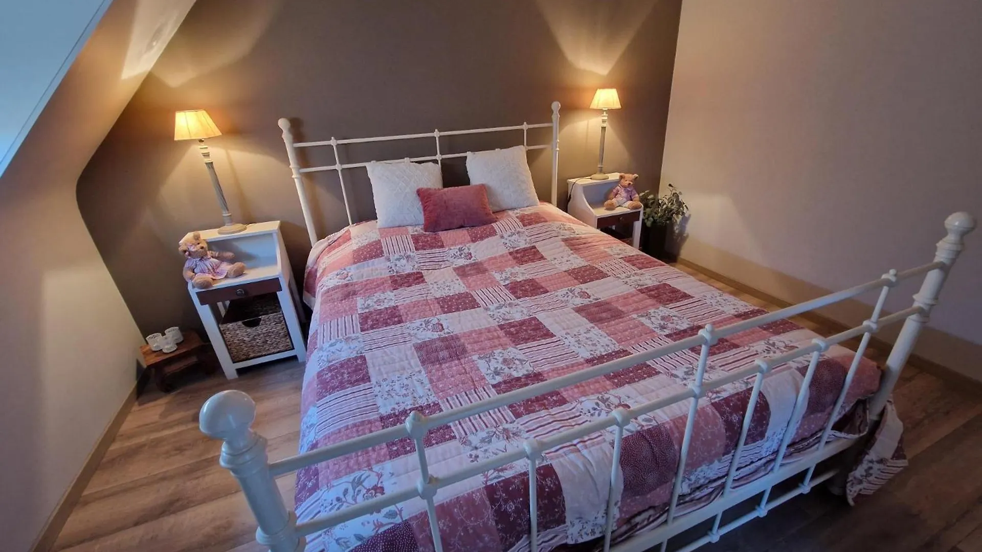 Very Large Duplex 4-Bedroom Apartment Less Than 5 Minutes From The Sea! T46 Ostend 0*,